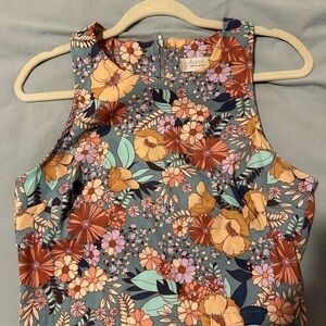 Groovy 70s-style floral back zipper crop top